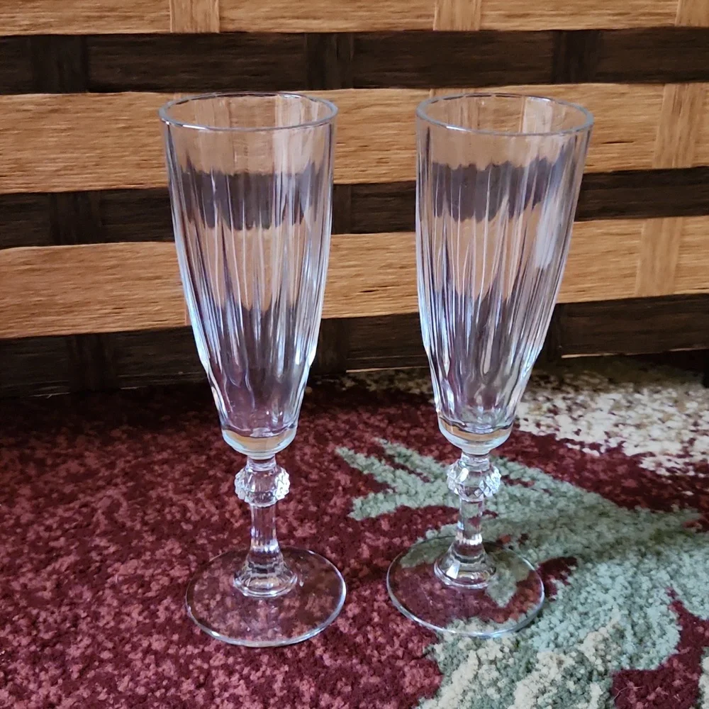 Champagne 🍾 pleaded fluted